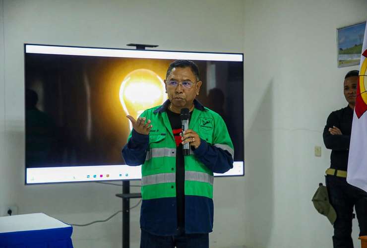 MINISTRU OBRAS PÚBLIKA HO EDTL,E.P. OFISIALMENTE EXTENDE ENERJIA ELETRIKA BA ORAS 18 IHA ATAÚRO
