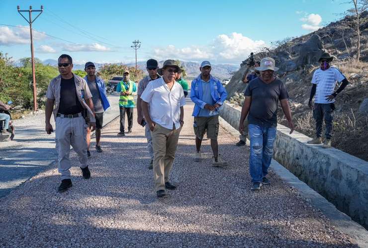MINISTRU OBRAS PÚBLIKA MONITORIZA PROJEITU REHABILITASAUN ESTRADA HOSI OBRATO BA LACLO