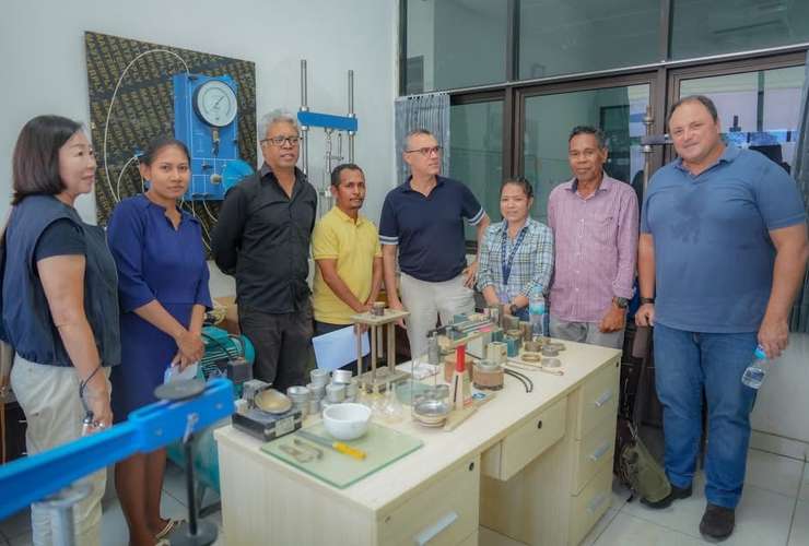 PROFESSOR HOSI UNIVERSIDADE DE MACAU VIZITA LABORATORIUM NASIONAL ENGENHARIA SIVIL MOP