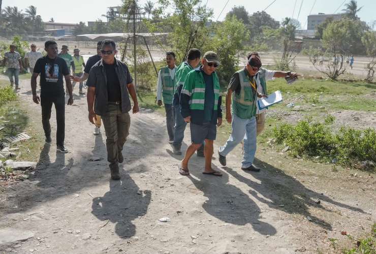 MINISTRU OBRAS PÚBLIKA & SEATOU AKOMPAÑIA HOSI EKIPA TÉKNIKU HALO MONITORIZASAUN BA INSTALASAUN UMA RADIUS STATION HODI KONTROLU AUTOMATIKAMENTE SISTEMA INSTALASAUN KABU SUBTERRANU IHA AREA KULUHUN