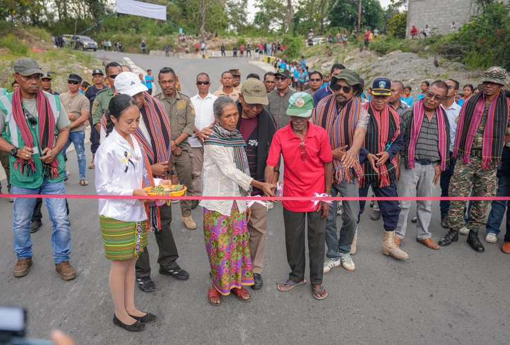 MINISTRU OBRAS PÚBLIKA HO VISE MINISTRU ASUNTU PARLAMENTAR INAUGURA PONTE ABATU SAME VILA